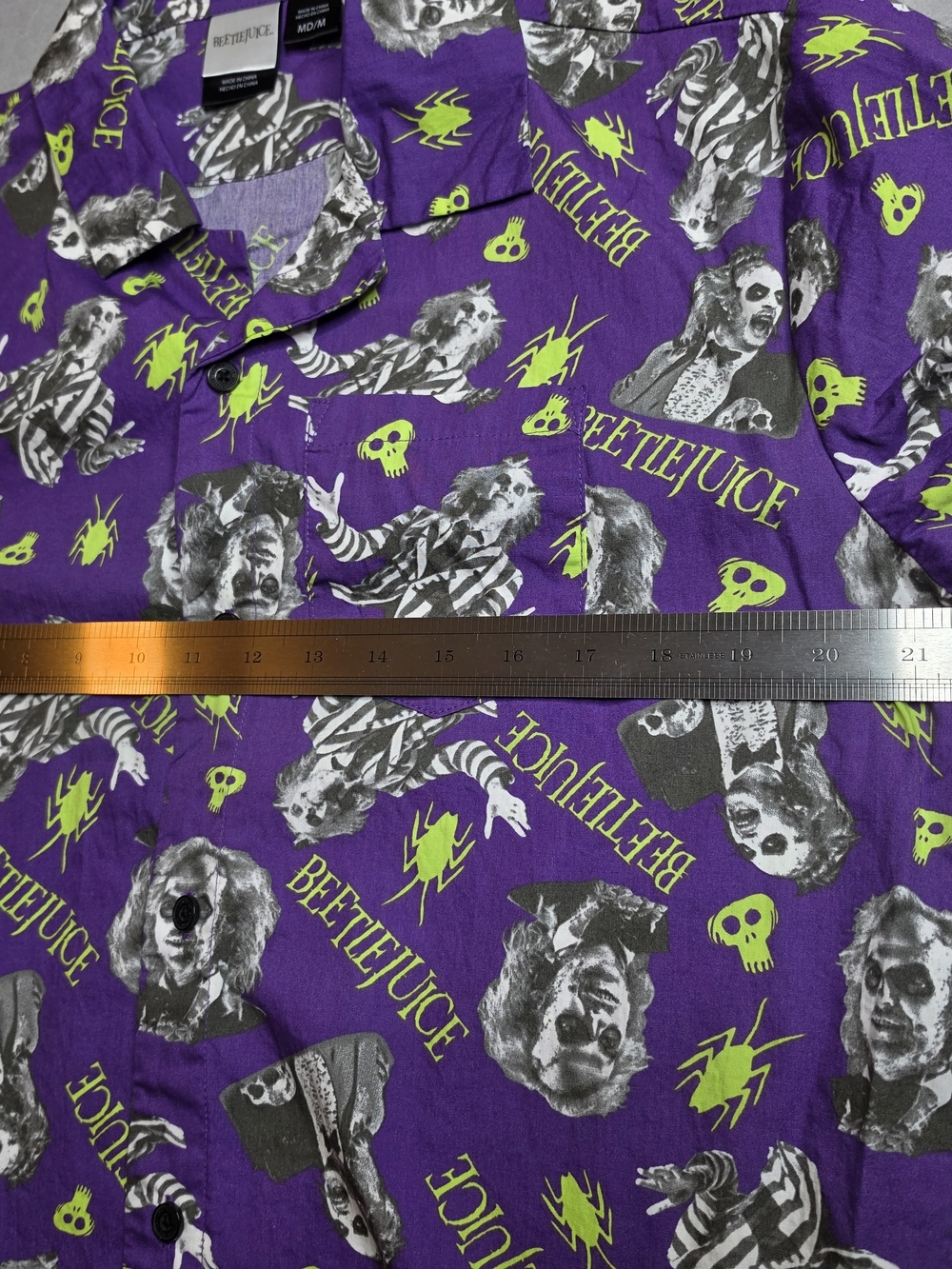 Beetlejuice Men's Purple Graphic Camp Shirt Size Medium Pattern All Over - Picture 6 of 7
